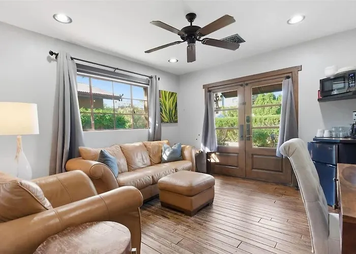 Petite - In Old Town - Near Entertainment District
