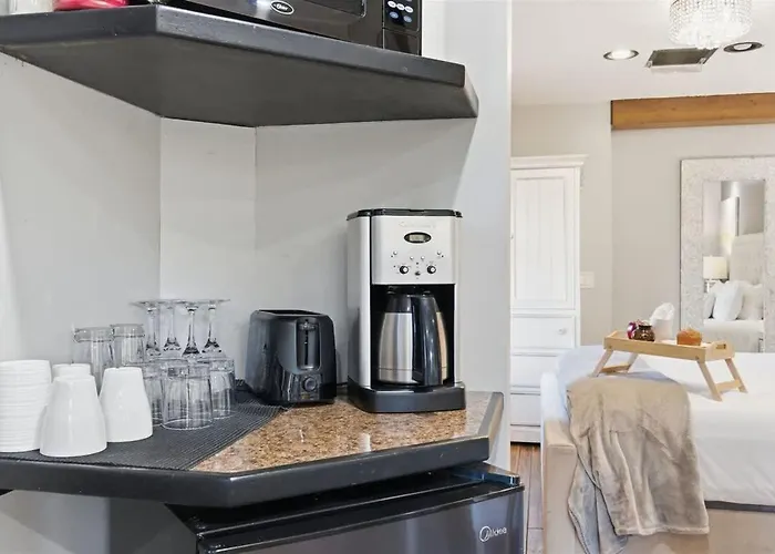 Petite - In Old Town - Near Entertainment District *